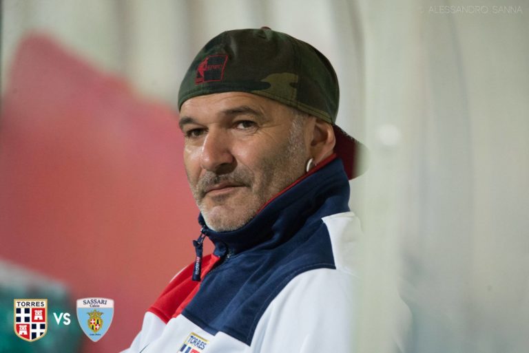 Tore Pinna sulla panchina della Torres