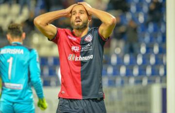 Leonardo Pavoletti con la maglia del Cagliari