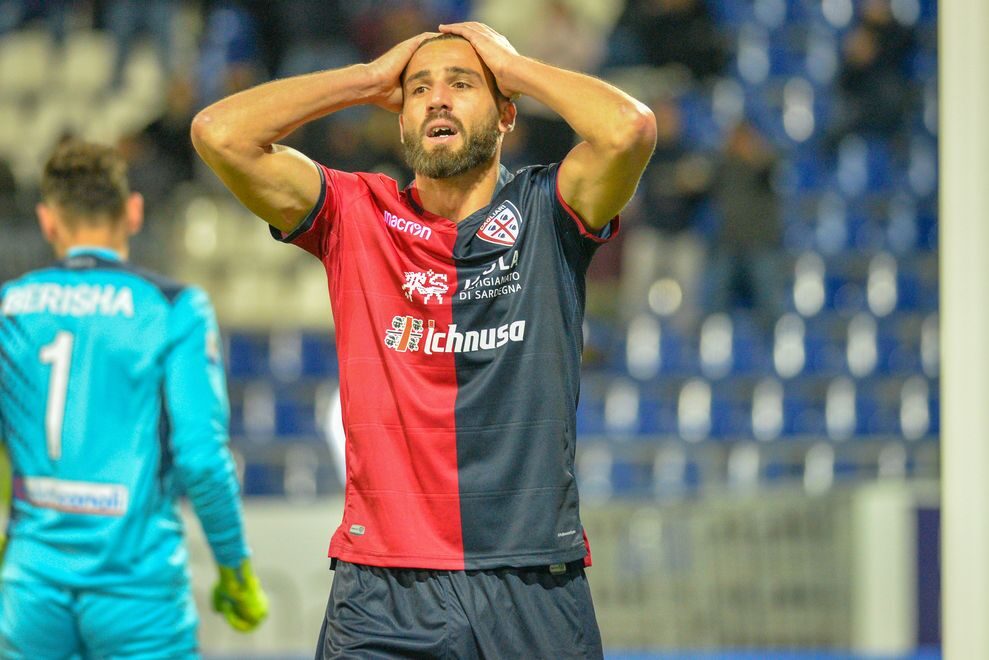 Leonardo Pavoletti con la maglia del Cagliari