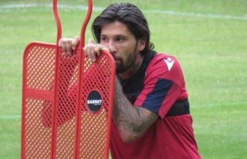 lucas castro con la maglia del cagliari