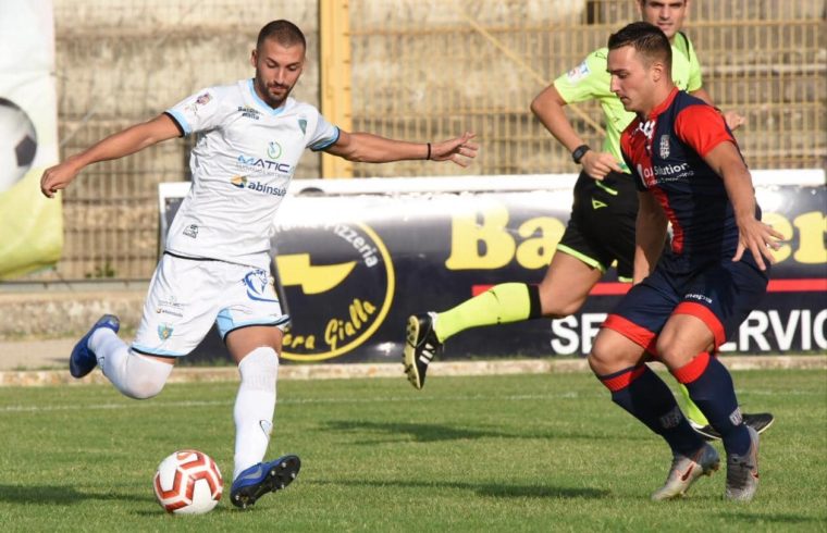 Paolo Palmas in azione contro la Torres | foto Alessandro Sanna