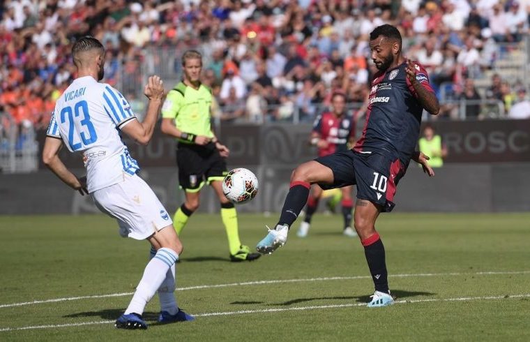 Joao Pedro in azione contro la Spal