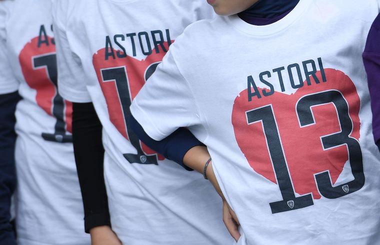 Le maglie celebrative per Davide Astori - Foto Emanuele Perrone