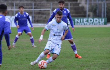 Nino Pinna in azione con la maglia del Latte Dolce