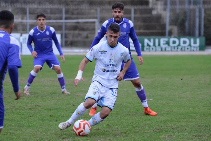 Nino Pinna in azione con la maglia del Latte Dolce
