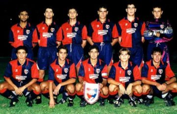 Una formazione del Cagliari Primavera 1995: Liverani è il primo in alto a sinistra