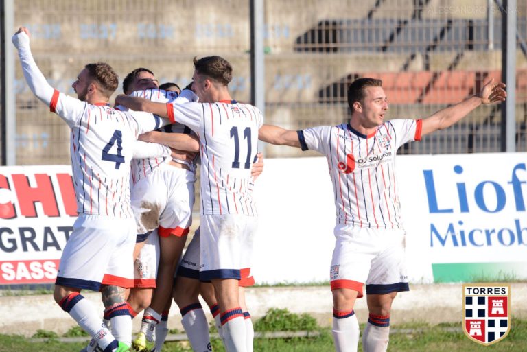 L'esultanza della Torres dopo un gol segnato