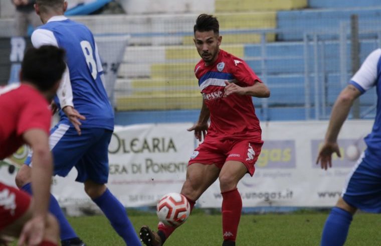 Andrea Demontis con la maglia della Sanremese