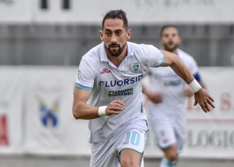 Andrea Cocco con la maglia dell’Olbia