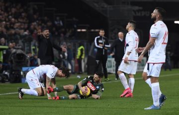 Una scena della partita tra Cagliari e Napoli