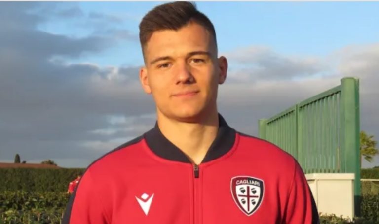 Maciej mas in maglia cagliari