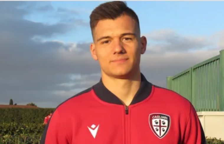 Maciej mas in maglia cagliari