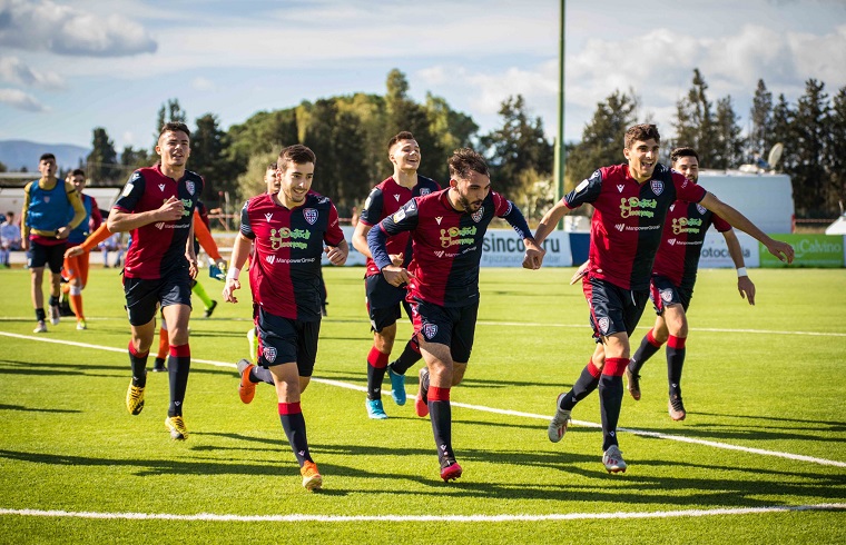 un'esultanza dei ragazzi della Primavera del Cagliari