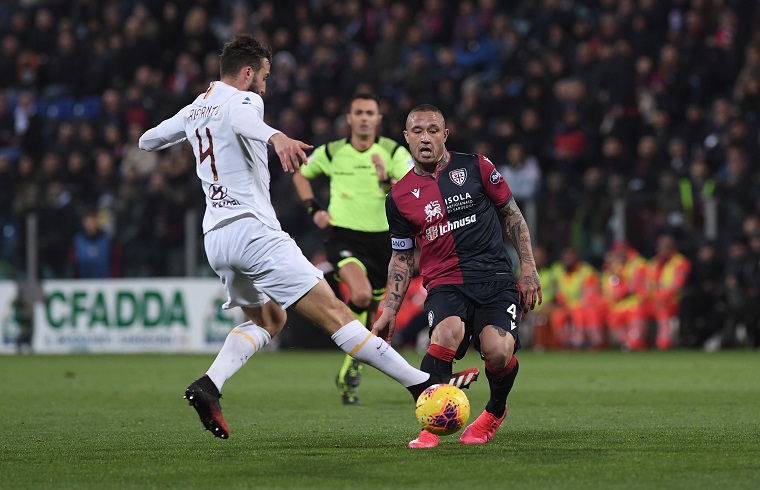 Radja Nainggolan nella gara contro la Roma | Foto Emanuele Perrone