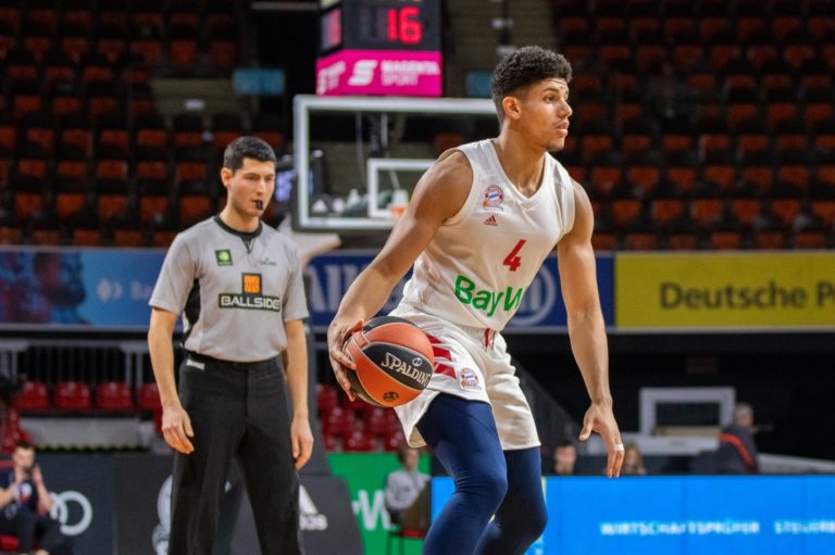 Sasha Grant con la maglia del Bayern