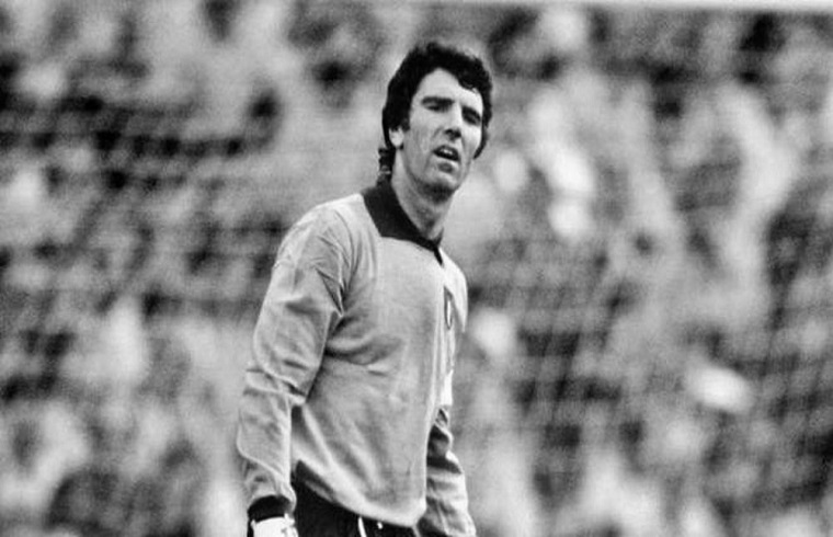 Dino Zoff con la maglia della Nazionale