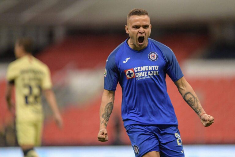 Rodriguez in azione con il Cruz Azul