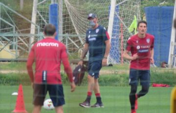 Walter Zenga e i rossoblù di nuovo in campo