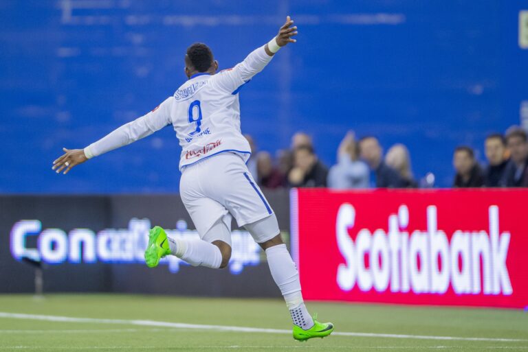 Jorge Benguché festeggia dopo un gol