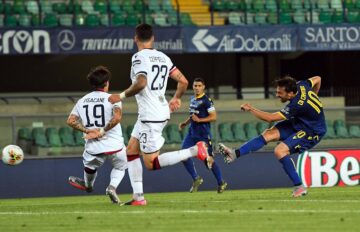 Samuel Di Carmine segna il 2-0 in Verona-Cagliari