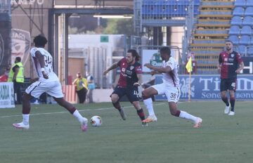 Nahitan Nandez in Cagliari-Torino