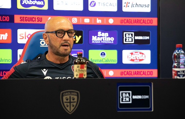 Walter Zenga in conferenza stampa (foto Mastrangelo /Cagliari Calcio)