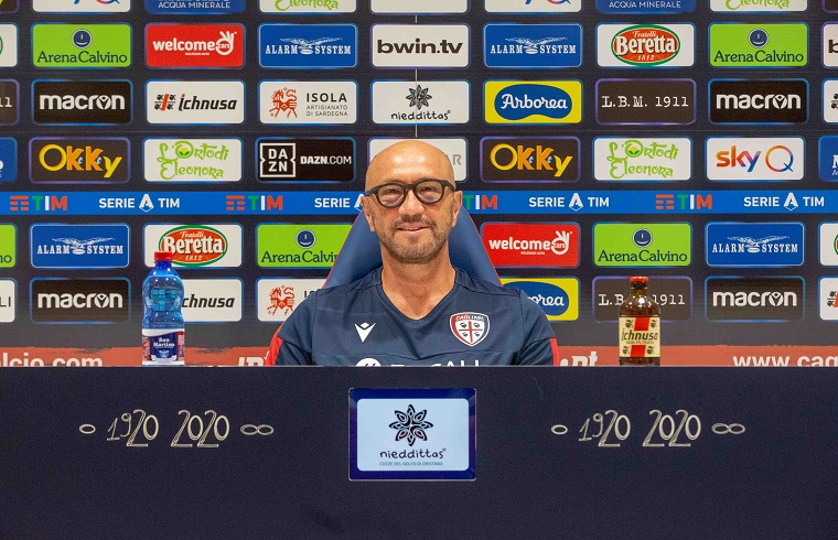 Walter Zenga in conferenza stampa (foto Cagliari Calcio)