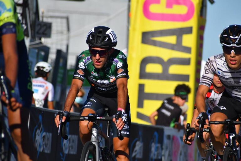 Gabriele Porta in corsa con la maglia della Delio Gallina Colosio