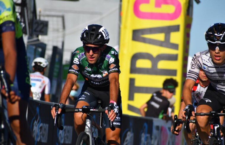 Gabriele Porta in corsa con la maglia della Delio Gallina Colosio