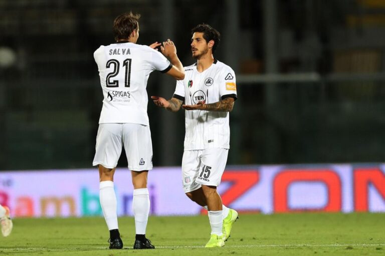 Beppe Mastinu festeggia dopo il gol al Livorno | Foto Spezia Calcio