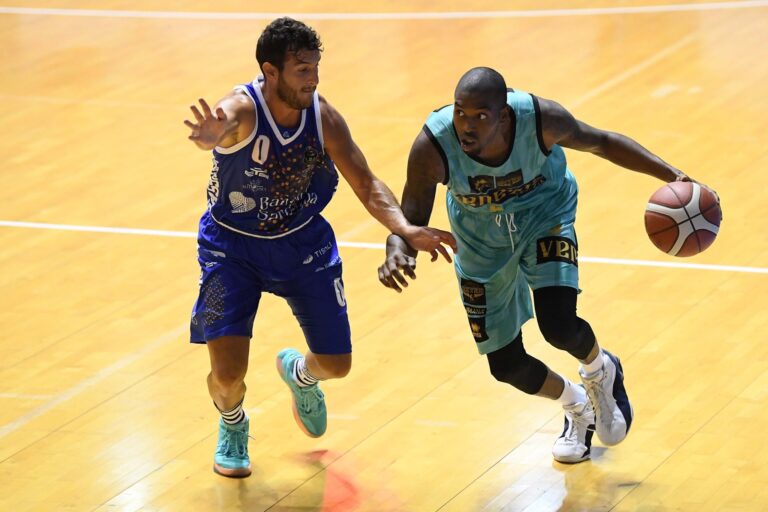 Marco Spissu in difesa su Stone di Venezia