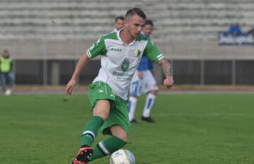 Antonio Loi con la maglia dell Arzachena