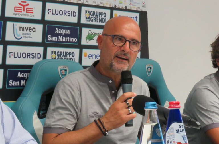 Max Canzi nel giorno della sua presentazione come nuovo tecnico dell Olbia | Foto centotrentuno.com