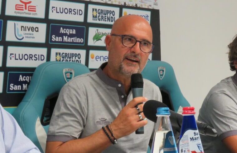 Max Canzi nel giorno della sua presentazione come nuovo tecnico dell Olbia | Foto centotrentuno.com