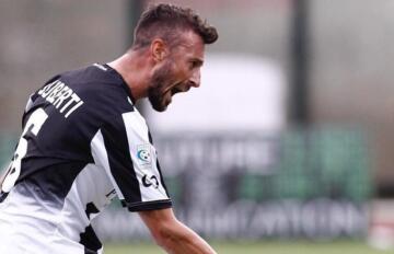 Stefano Guberti con la maglia del Siena