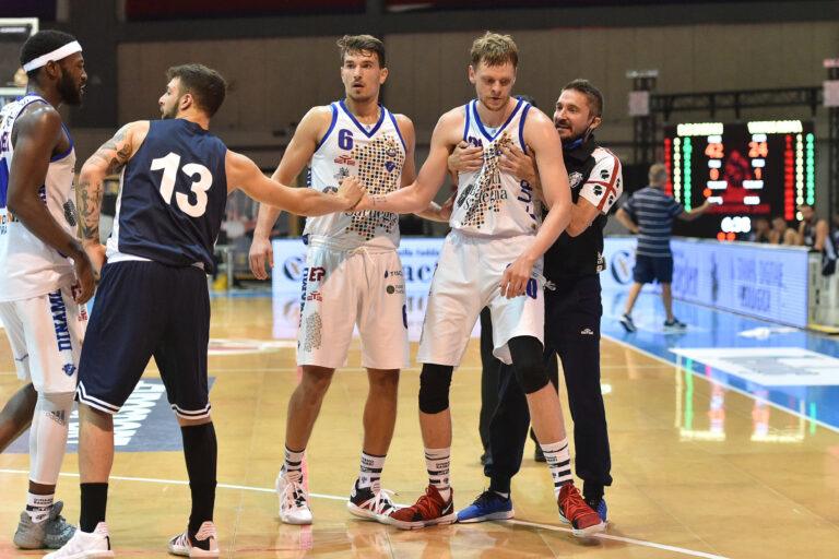 Eimantas Bendzius, e Gianmarco Pozzecco in Supercoppa | Foto Luigi Canu