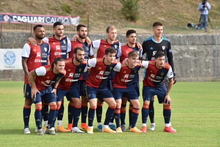 Il Cagliari sceso in campo ad Aritzo contro l Olbia | Foto Sandro Giordano