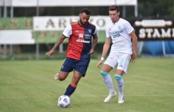 Joao Pedro in amichevole con l'Olbia | Foto Sandro Giordano