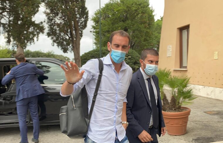 Diego Godin all'arrivo a Villa Stuart