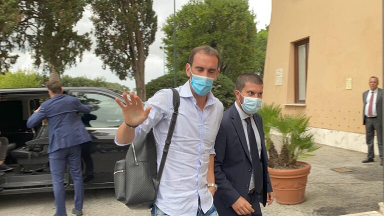 Diego Godin all'arrivo a Villa Stuart