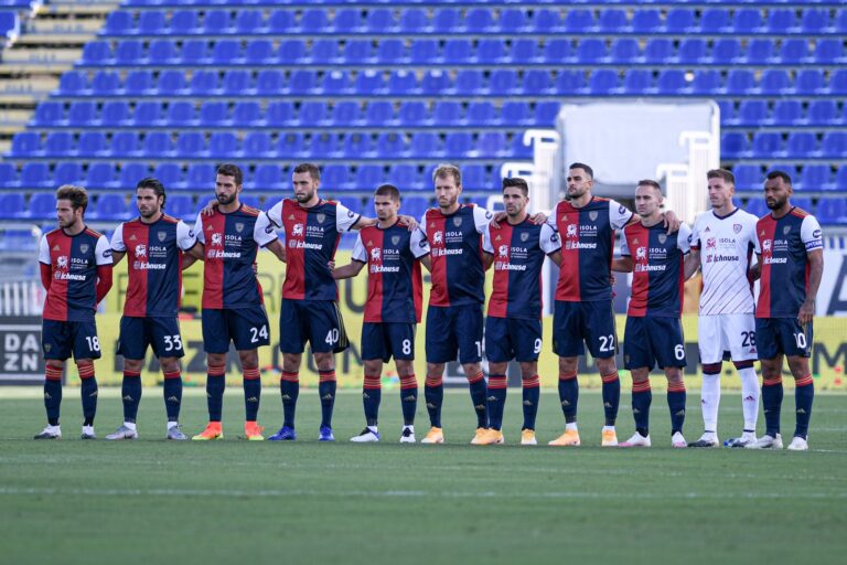 Il Cagliari sceso in campo con la Lazio