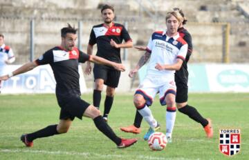 Andrea De Iulis contro il Monterosi | Foto Alessandro Sanna - Torres Calcio