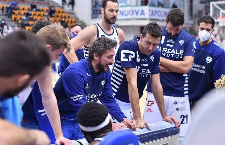 Gianmarco Pozzecco durante un timeout | Foto Luigi Canu