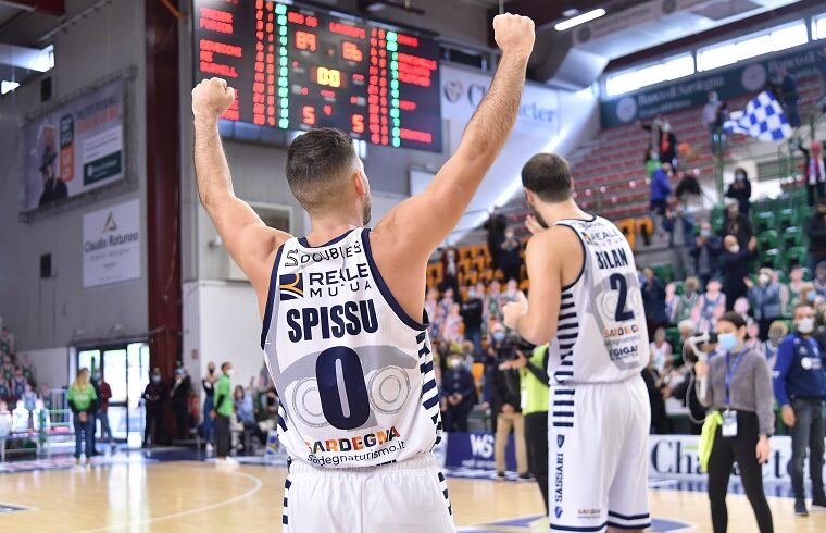 Marco Spissu esulta dopo la vittoria sulla Fortitudo | Foto Luigi Canu