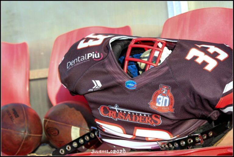 La divisa del trentennale formato trasferta con lo sponsor Dental Più (Foto Giulia Congia)