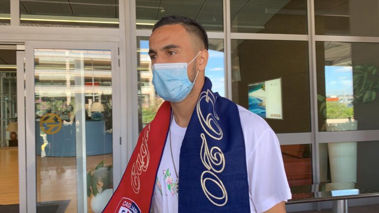 Adam Ounas all arrivo di Cagliari