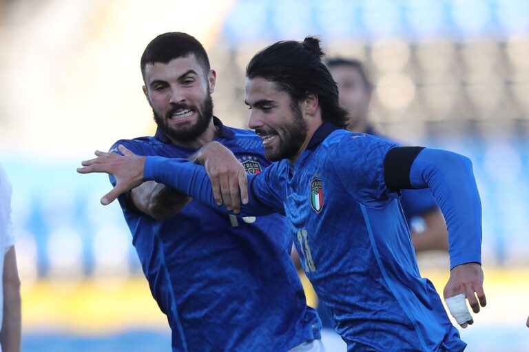 Riccardo Sottil esulta dopo il gol all Irlanda