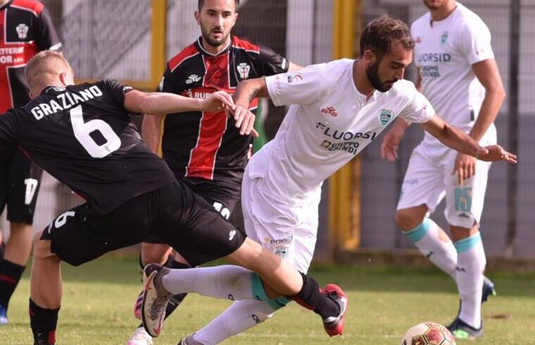 Riccardo Ladinetti contro la Pro Vercelli | Foto Sandro Giordano