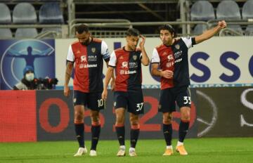 Joao Pedro, Ounas e Sottil dopo un gol | Foto Alessandro Sanna