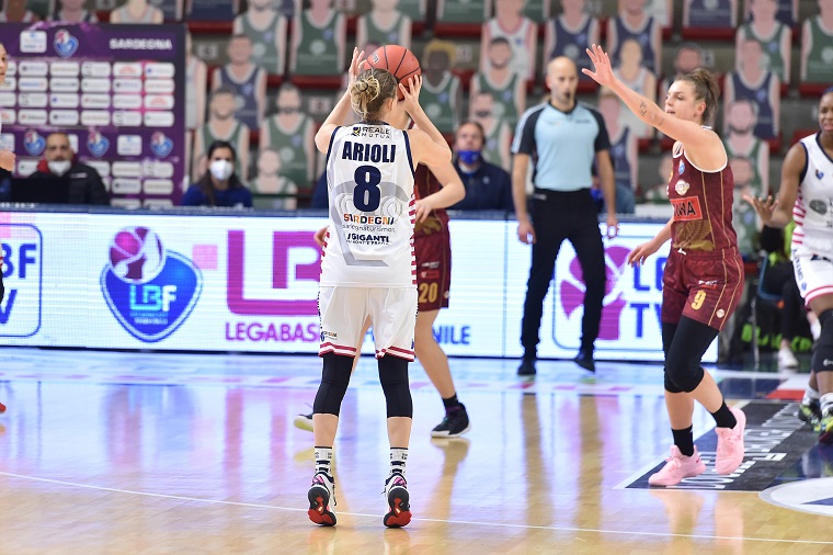 Cinzia Arioli al tiro | Foto Luigi Canu